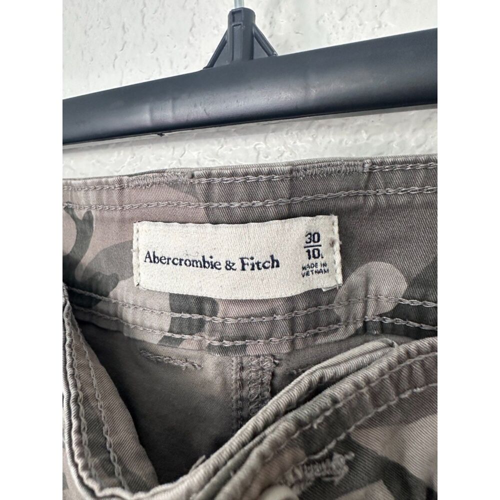 Abercrombie & Fitch Camo Cargo Pants Size 30/10L - Picture 7 of 8